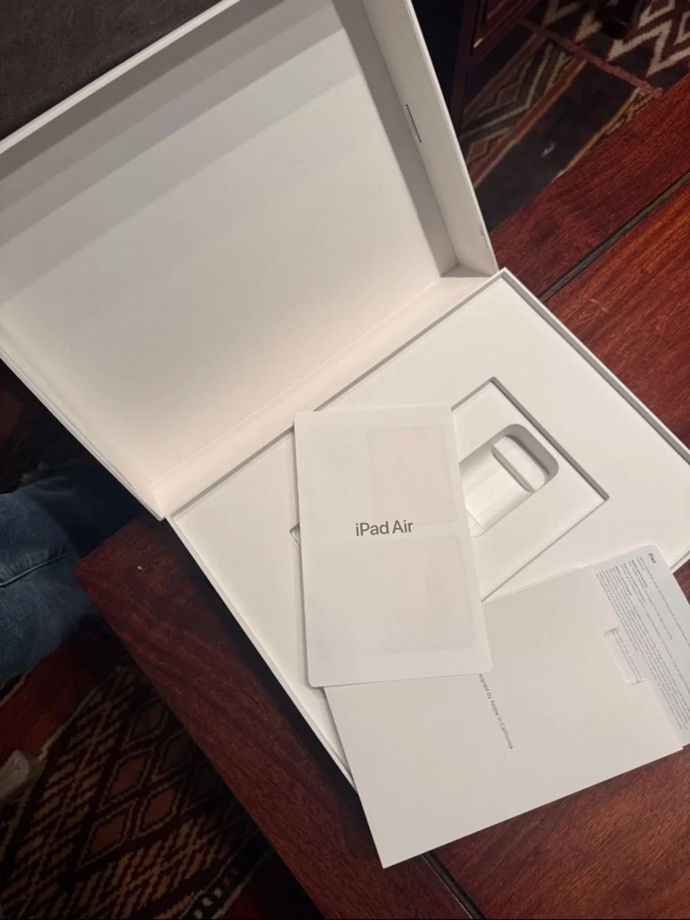 *BOX ONLY* - Apple IPad Air 128 GB 13-inch (M2) wi-fi BOX - **BOX ONLY**